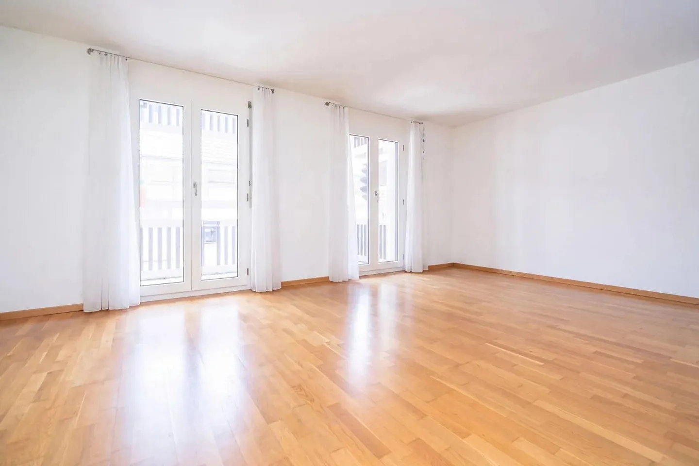 Charming Townhouse with Balconies - Photo 2 of 13