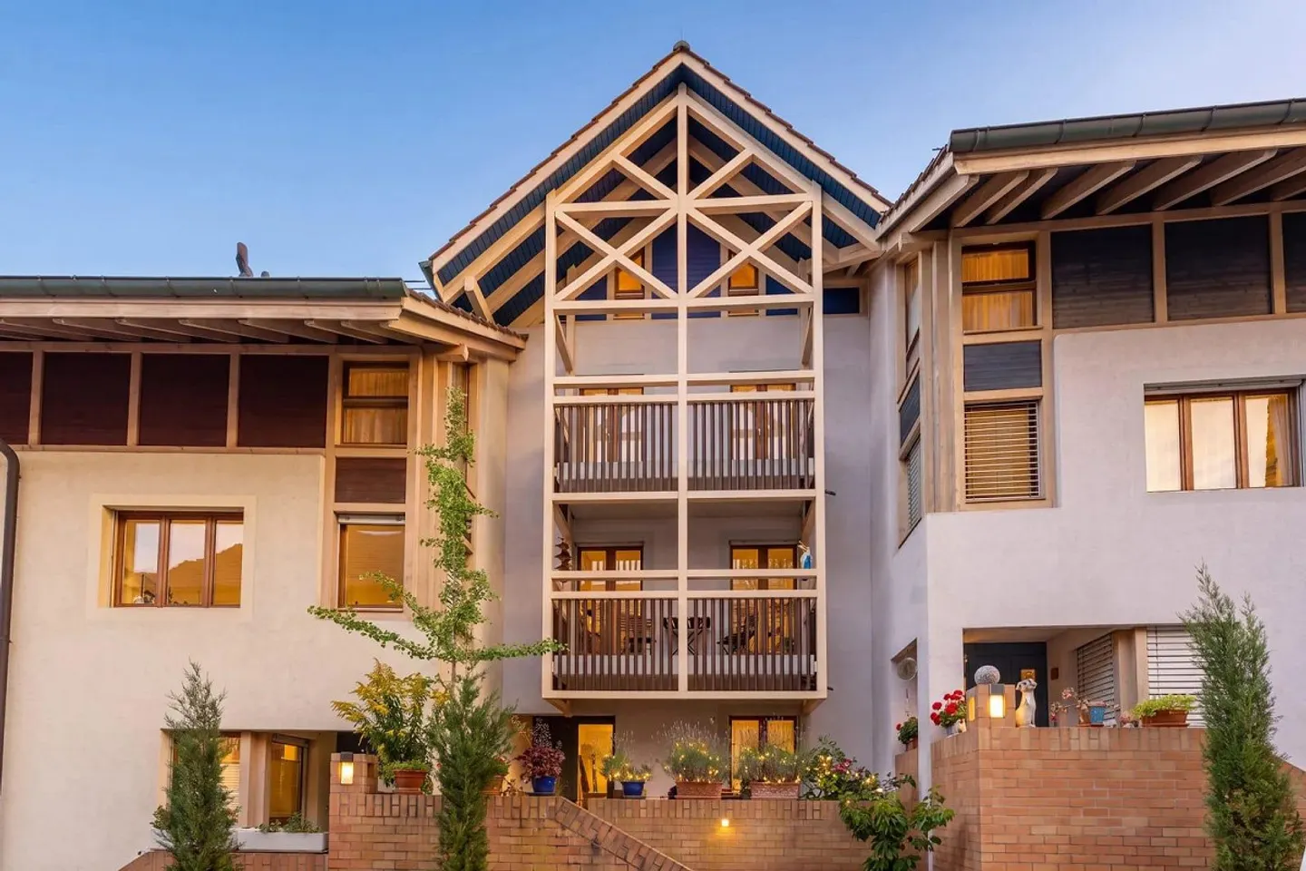 Charming Townhouse with Balconies - Photo 12 of 13