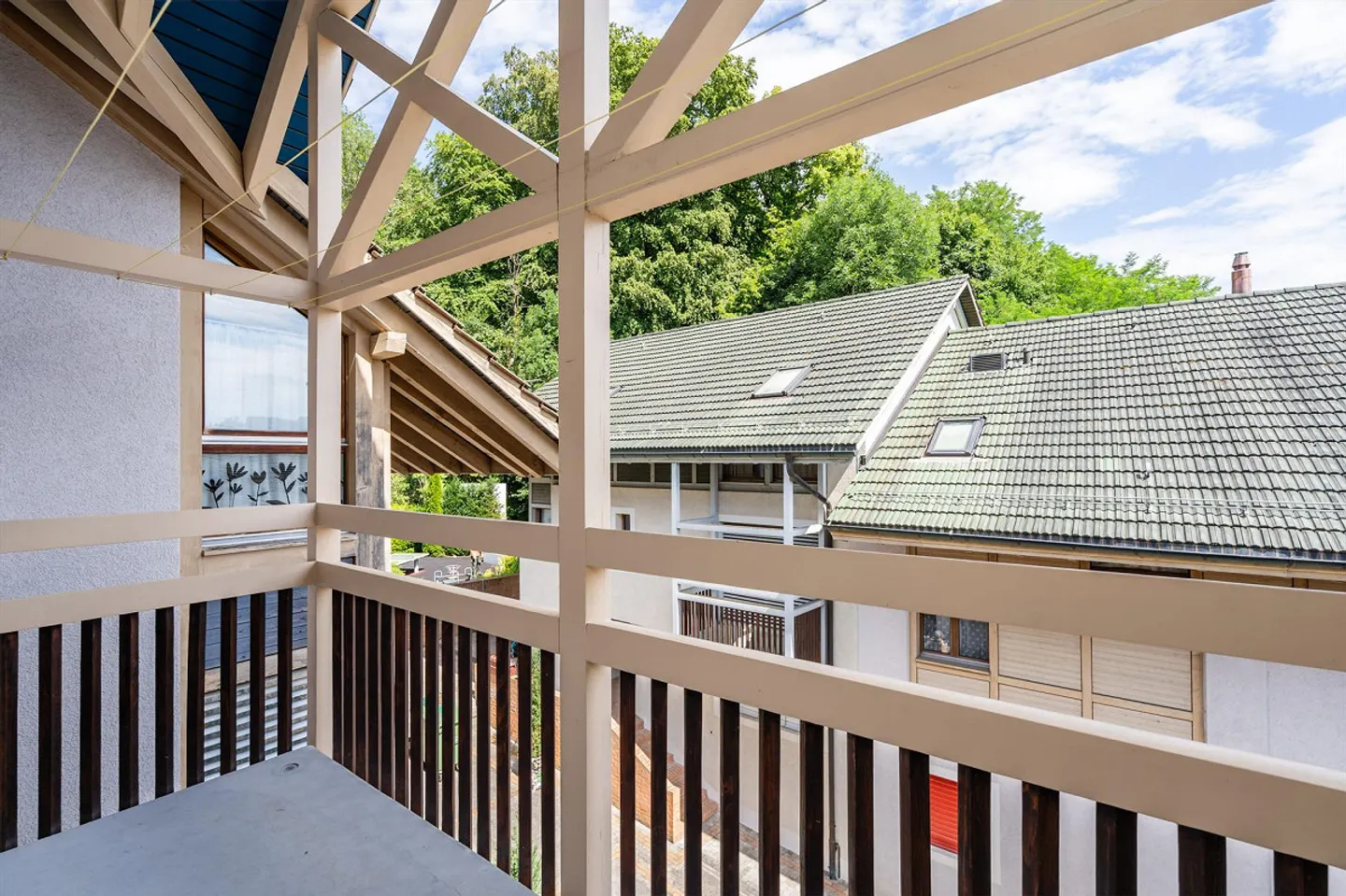 Charming Townhouse with Balconies - Photo 11 of 13