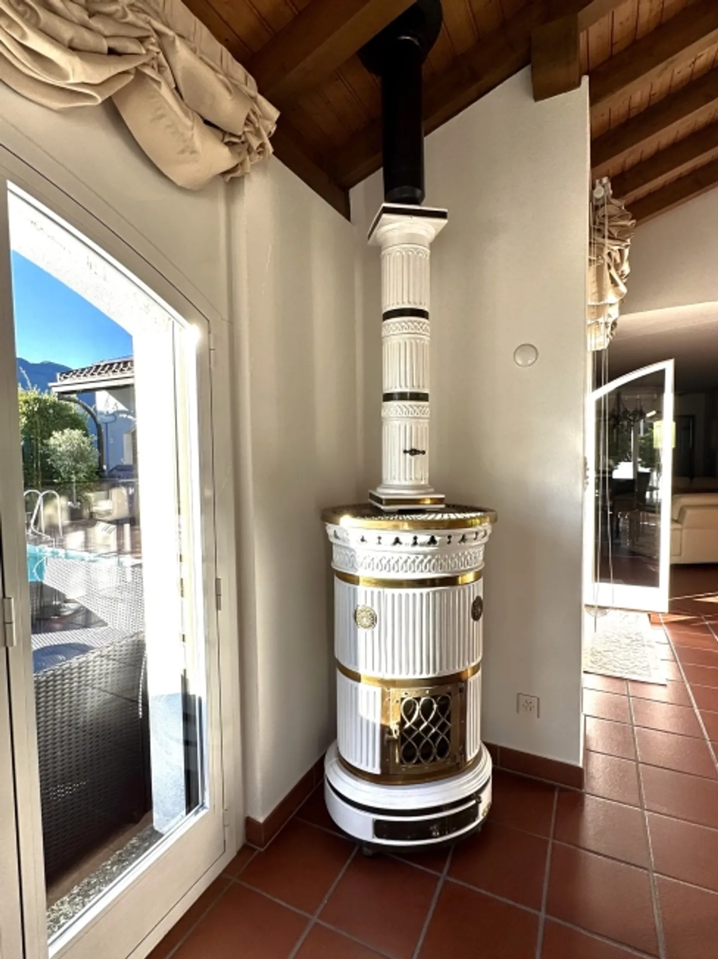 Noble villa with panoramic view in Pianezzo - Photo 6 of 9