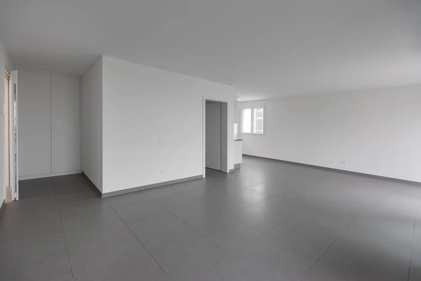 Open view, modern finishes and all services at hand - Photo 3 of 8