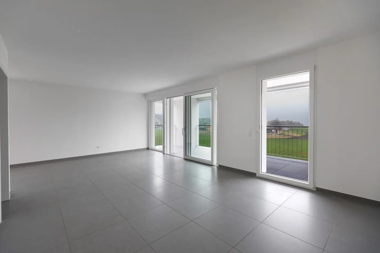 Open view, modern finishes and all services at hand - Photo 4 of 8