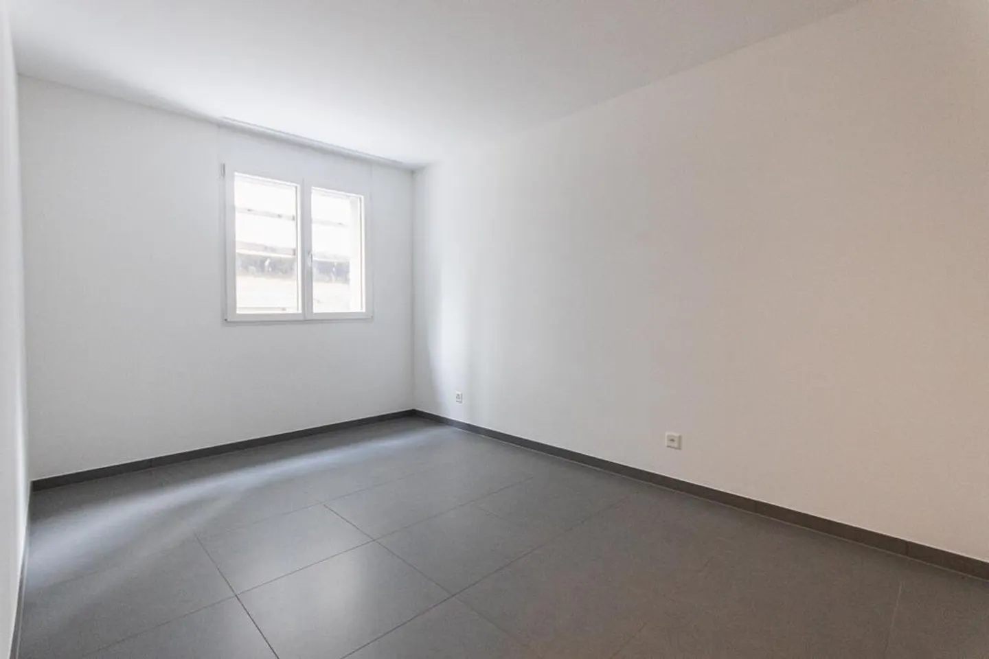 Open view, modern finishes and all services at hand - Photo 5 of 8