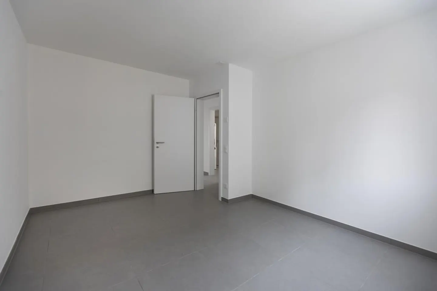 Open view, modern finishes and all services at hand - Photo 6 of 8