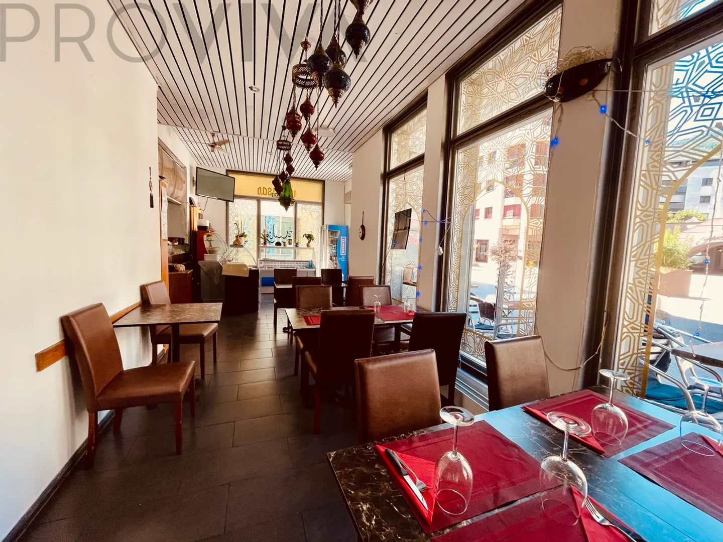 Unique café-restaurant in the city with a compliant smoking area - Photo 4 of 7