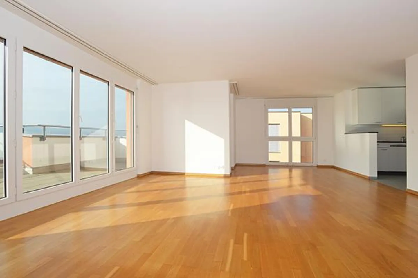 Stylische Attika-Wohnung in Volketswil - Foto 1 von 13
