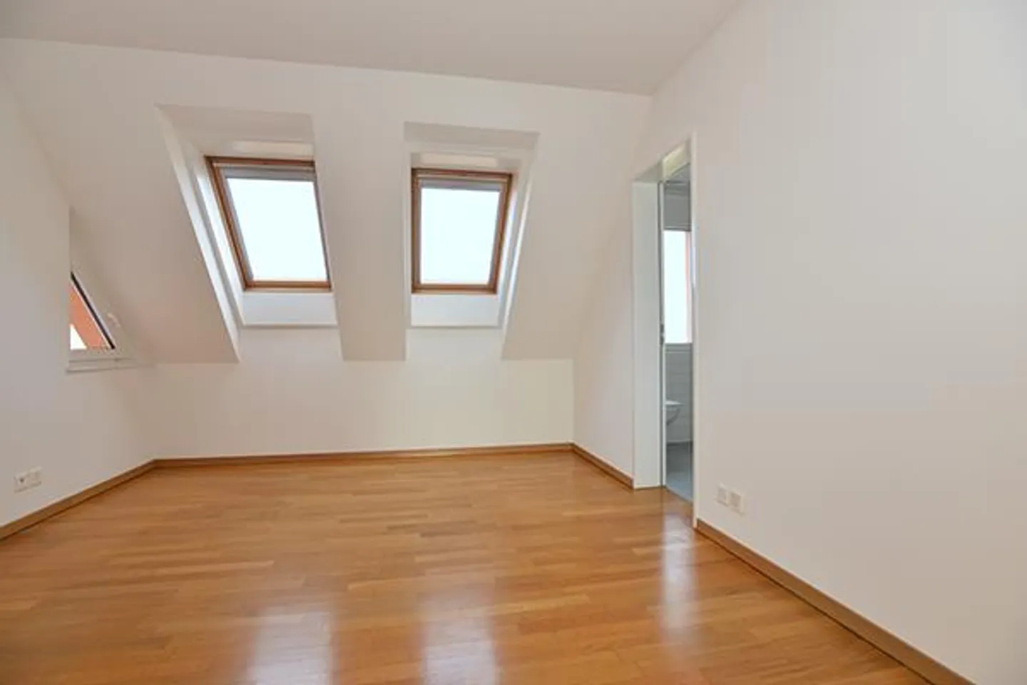 Stylische Attika-Wohnung in Volketswil - Foto 10 von 13
