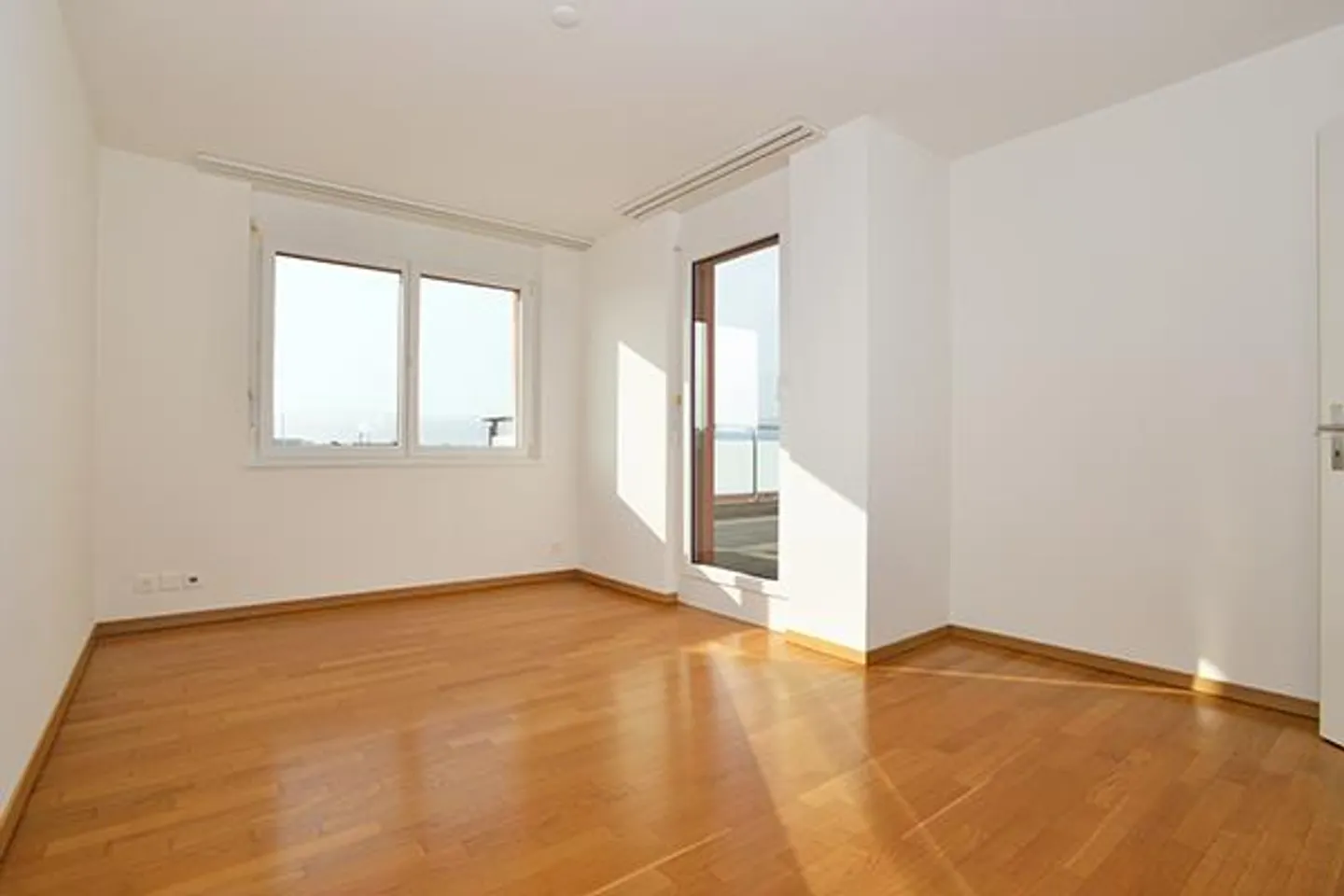 Stylische Attika-Wohnung in Volketswil - Foto 11 von 13