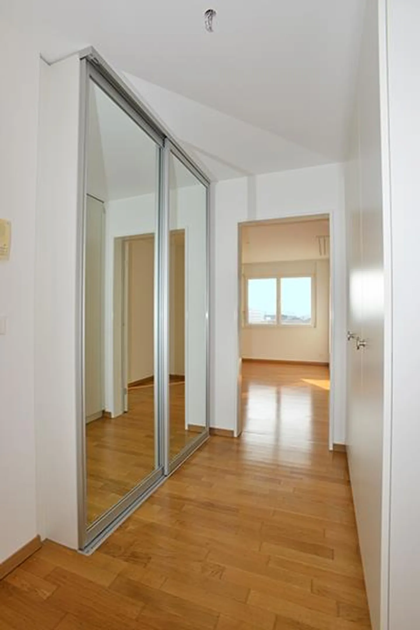 Stylische Attika-Wohnung in Volketswil - Foto 12 von 13