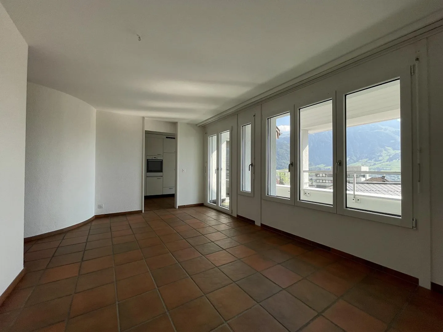 3.5-room maisonette apartment (limited until September 2027) - Photo 3 of 17