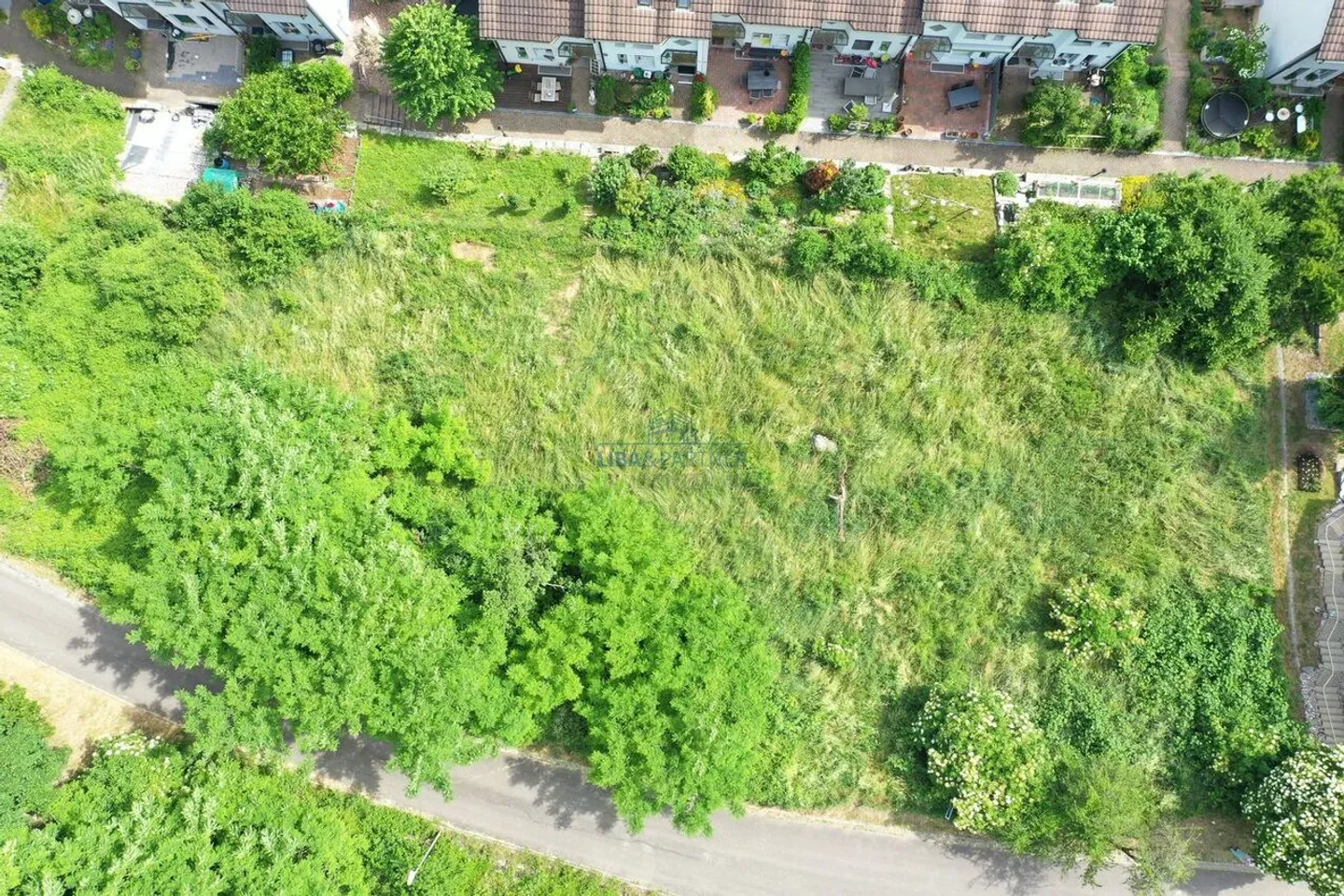 1'285 m² Terrain à bâtir avec vue : Emplacement ensoleillé pour votre projet résidentiel - Photo 1 sur 2