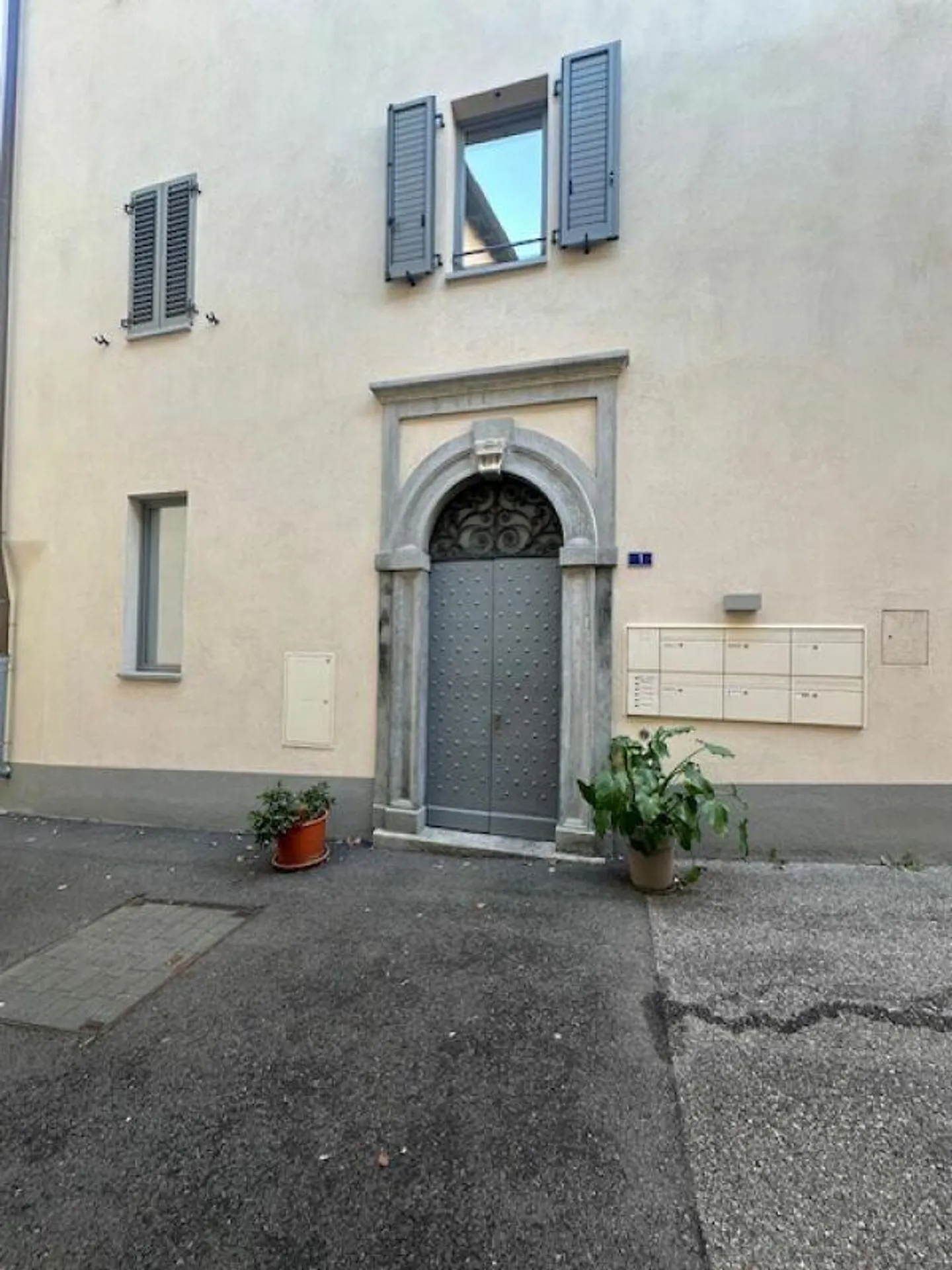 Affittiamo a Viganello grande 2.5 locali ristrutturato al primo piano - Foto 1 di 9