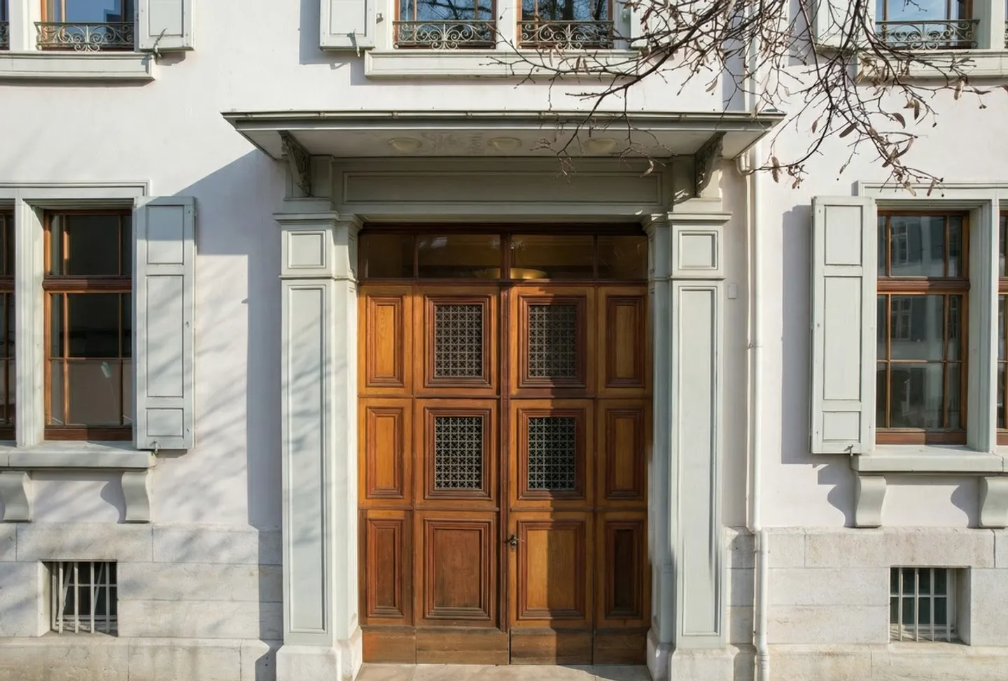 VILLA DE VILLE CARACTÉRISTIQUE DANS UN EMPLACEMENT PRIVILÉGIÉ - BAIL TEMPORAIRE - Photo 2 sur 15