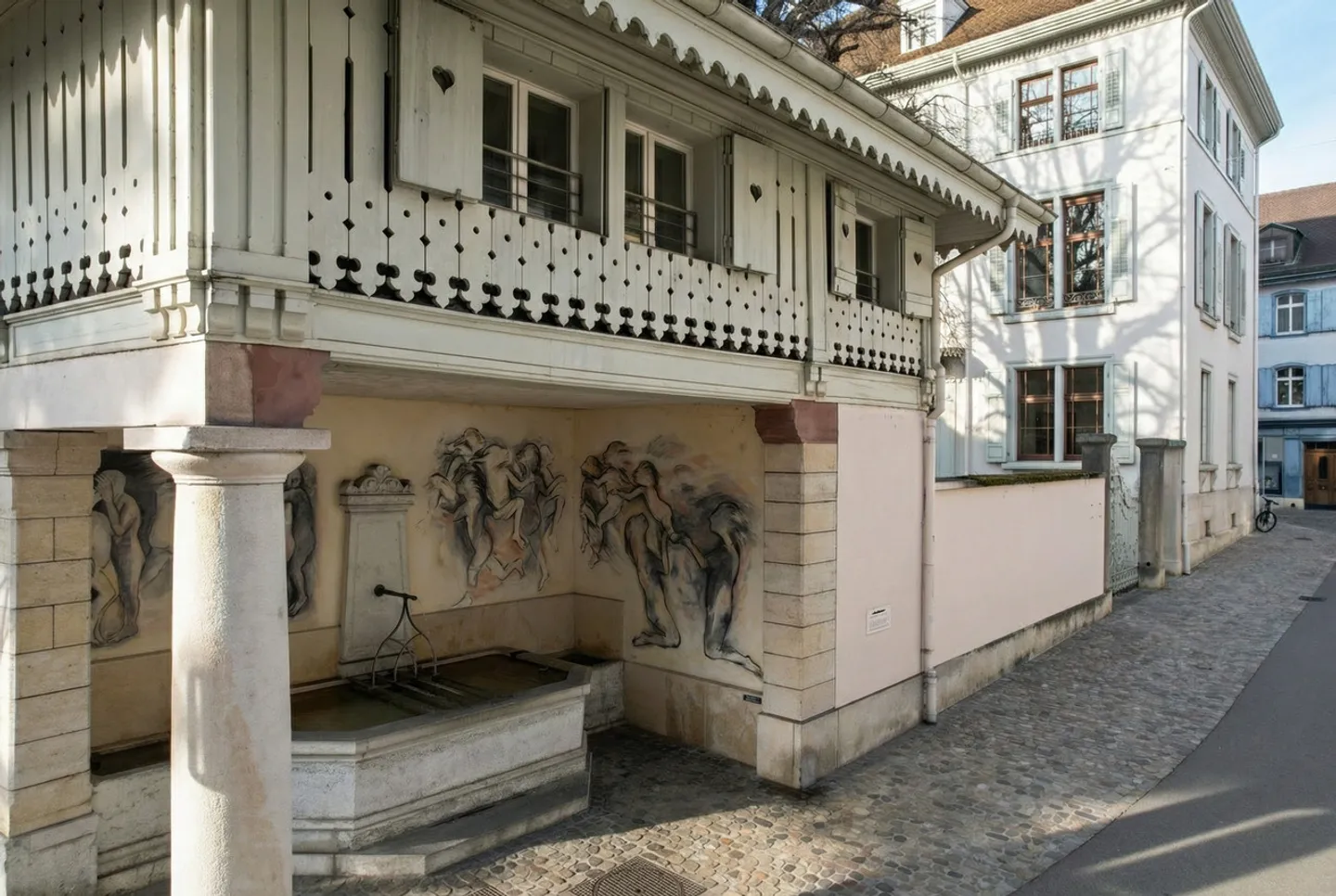 VILLA DE VILLE CARACTÉRISTIQUE DANS UN EMPLACEMENT PRIVILÉGIÉ - BAIL TEMPORAIRE - Photo 4 sur 15