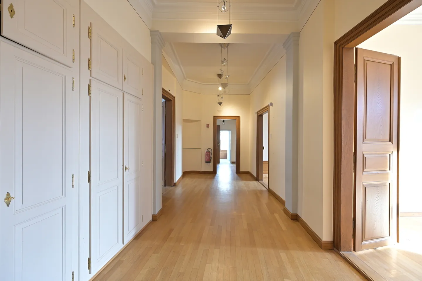 VILLA DE VILLE CARACTÉRISTIQUE DANS UN EMPLACEMENT PRIVILÉGIÉ - BAIL TEMPORAIRE - Photo 7 sur 15