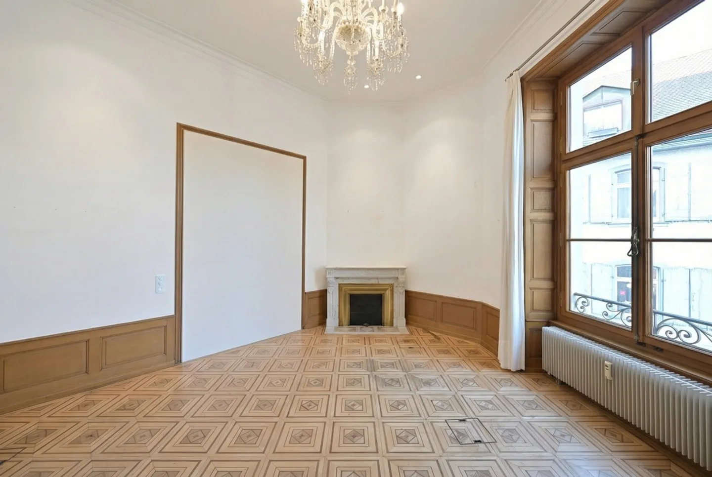 VILLA DE VILLE CARACTÉRISTIQUE DANS UN EMPLACEMENT PRIVILÉGIÉ - BAIL TEMPORAIRE - Photo 8 sur 15