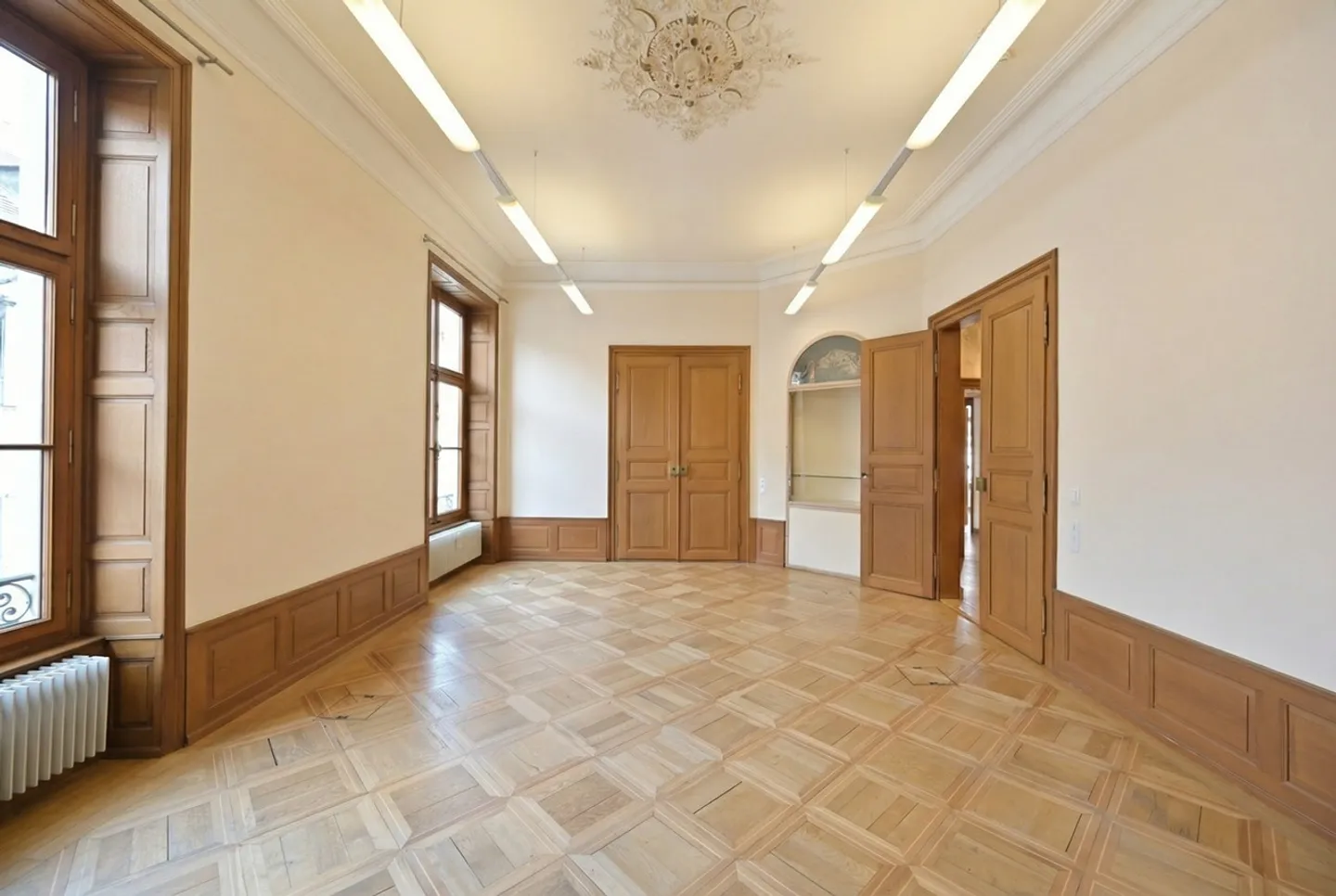 VILLA DE VILLE CARACTÉRISTIQUE DANS UN EMPLACEMENT PRIVILÉGIÉ - BAIL TEMPORAIRE - Photo 9 sur 15