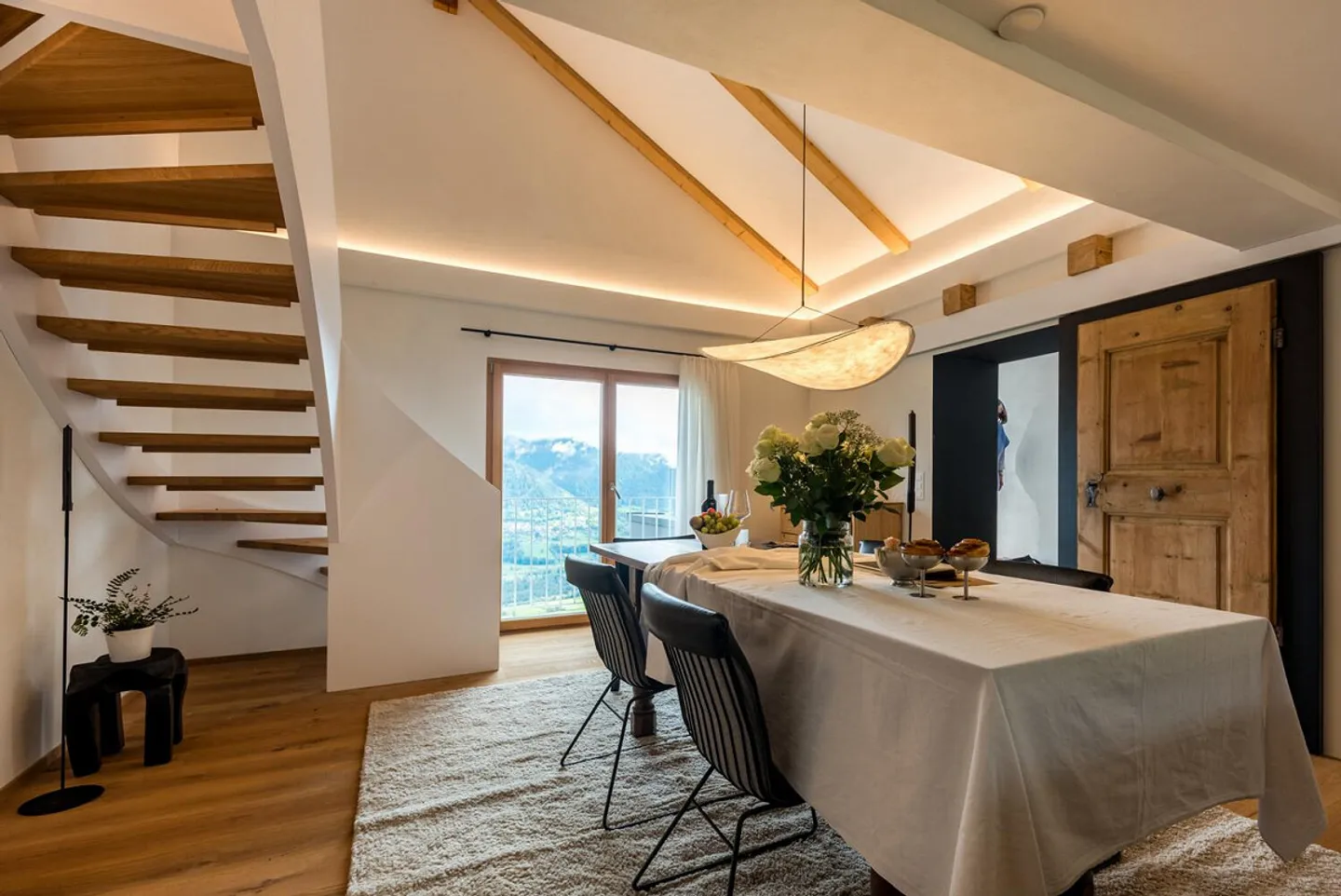 Stunning Duplex Apartment with Panoramic Views - Photo 3 of 13