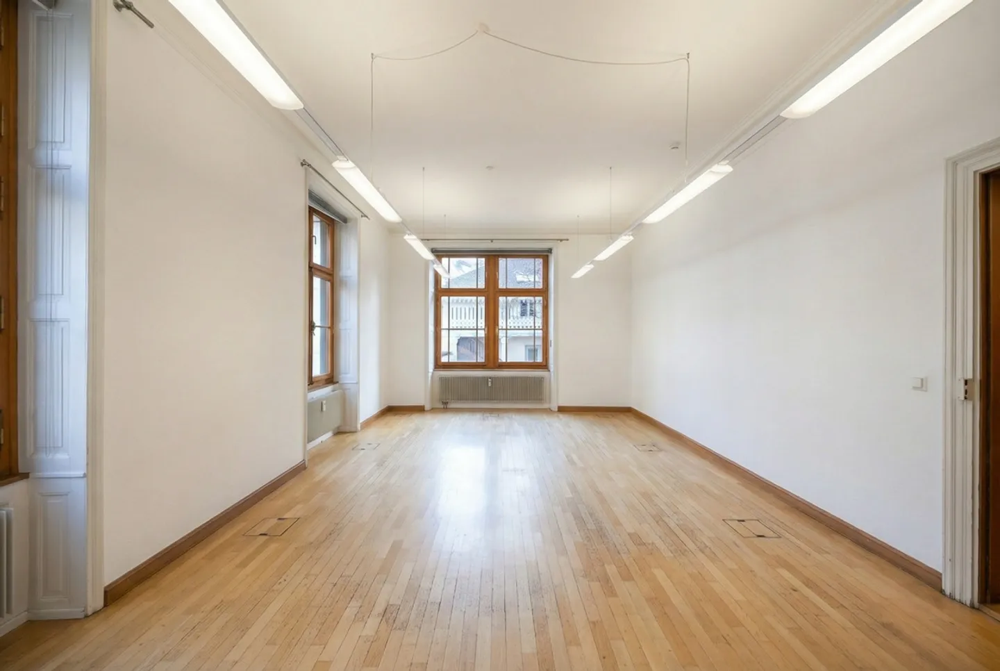 VILLA DE VILLE CARACTÉRISTIQUE DANS UN EMPLACEMENT PRIVILÉGIÉ - BAIL TEMPORAIRE - Photo 13 sur 15