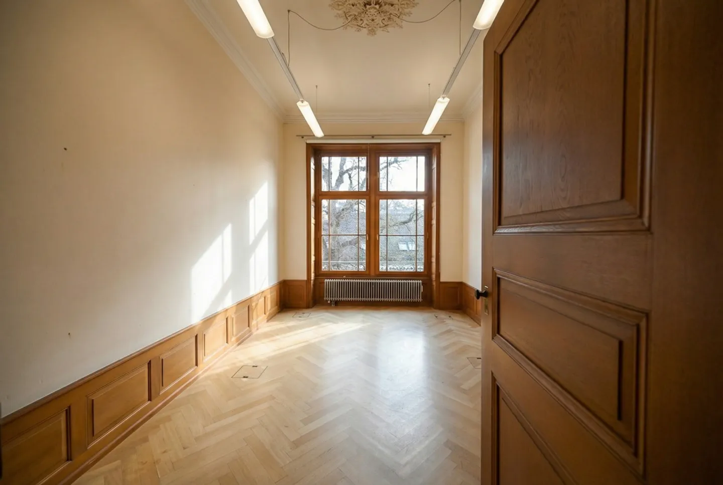 VILLA DE VILLE CARACTÉRISTIQUE DANS UN EMPLACEMENT PRIVILÉGIÉ - BAIL TEMPORAIRE - Photo 12 sur 15