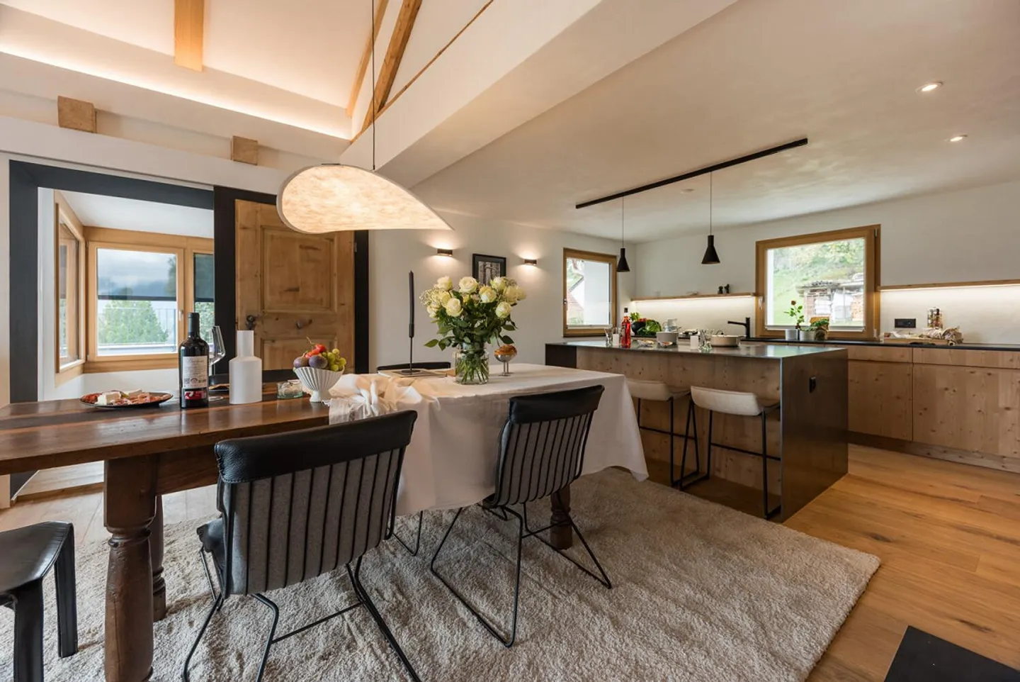 Stunning Duplex Apartment with Panoramic Views - Photo 2 of 13