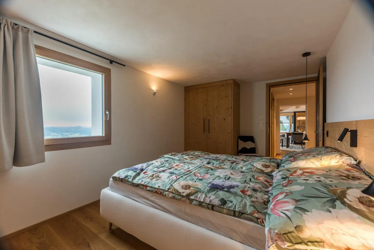 Stunning Duplex Apartment with Panoramic Views - Photo 7 of 13