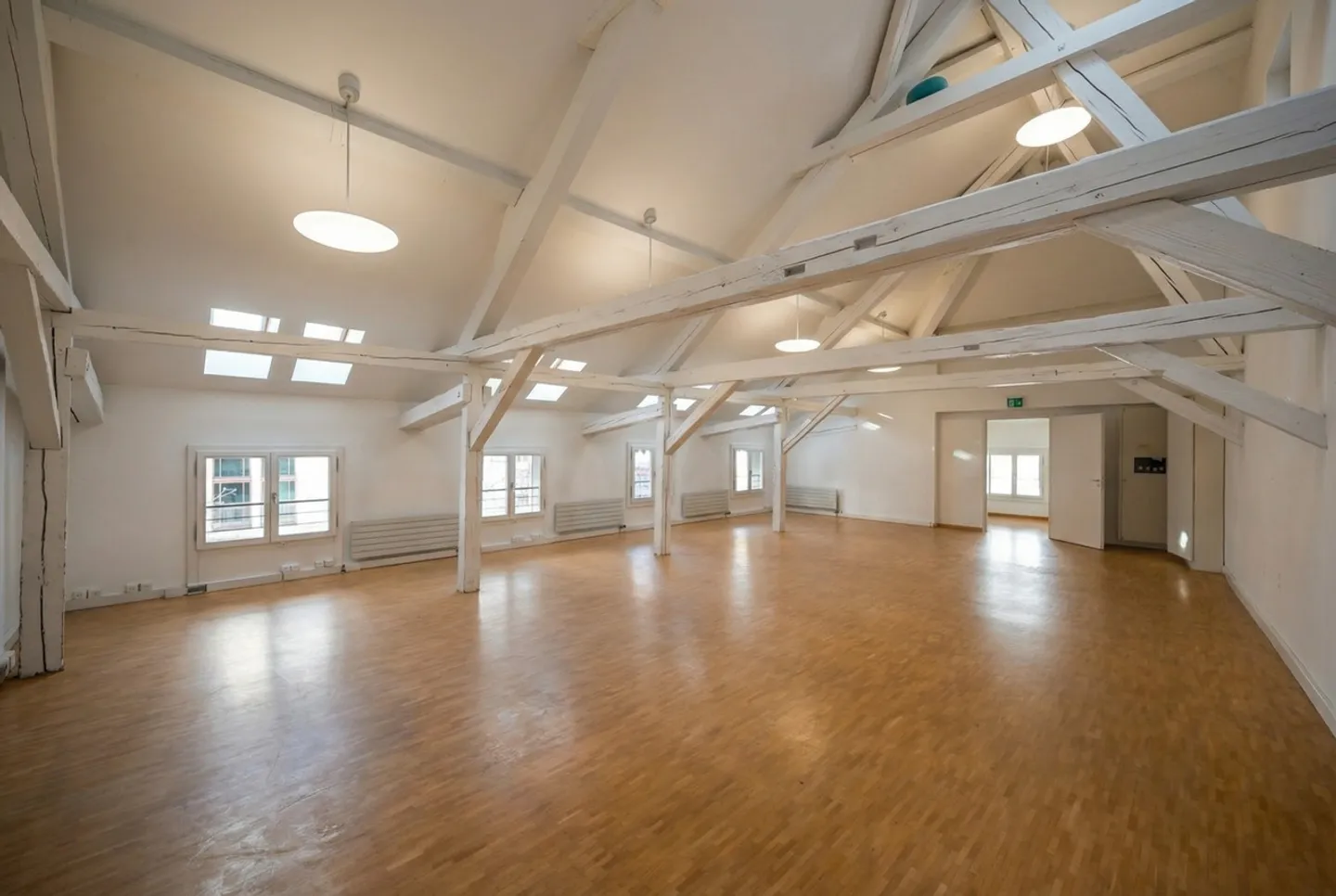 VILLA DE VILLE CARACTÉRISTIQUE DANS UN EMPLACEMENT PRIVILÉGIÉ - BAIL TEMPORAIRE - Photo 15 sur 15