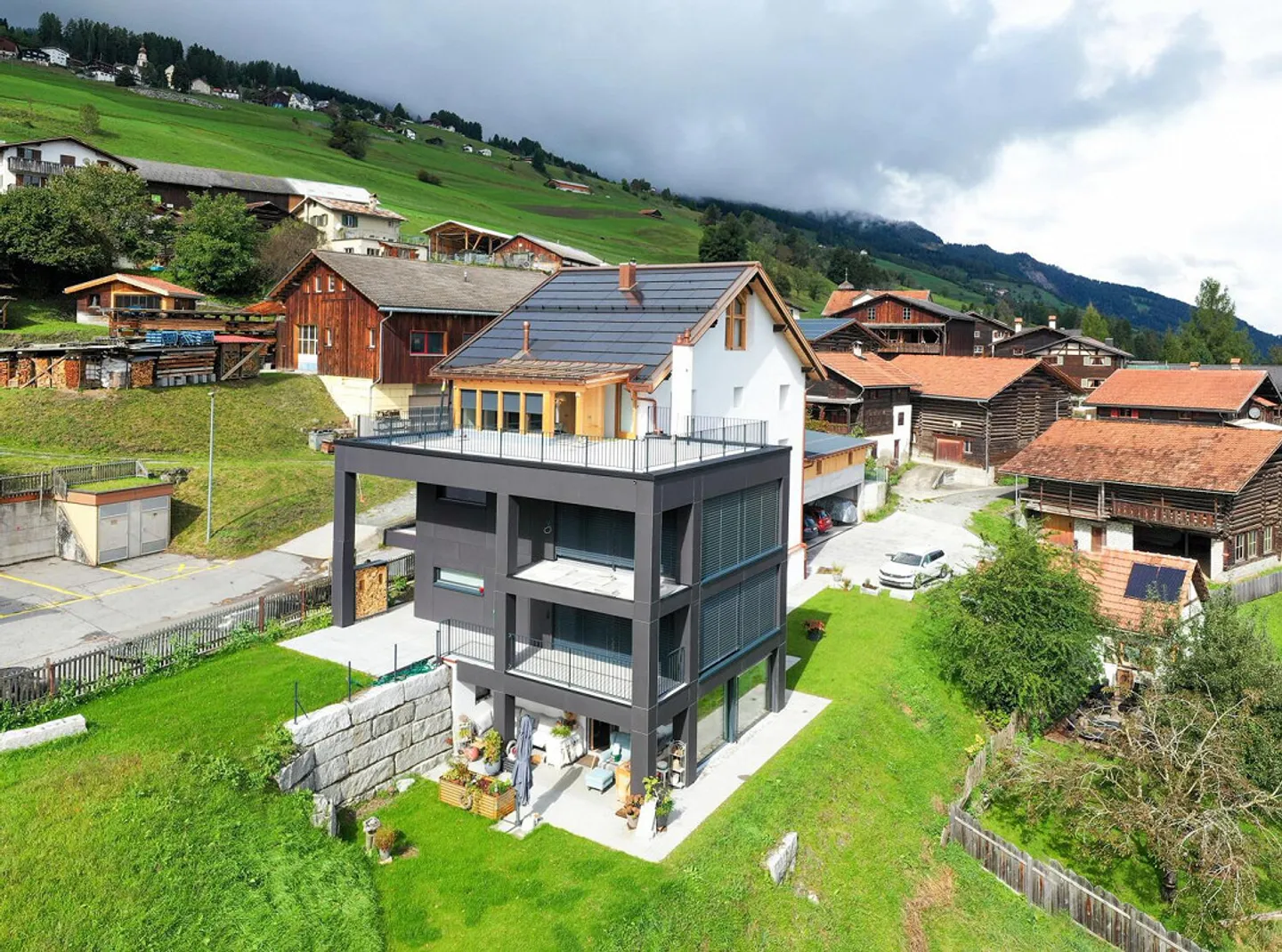 Stunning Duplex Apartment with Panoramic Views - Photo 12 of 13