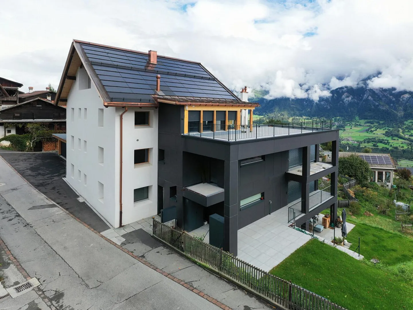 Stunning Duplex Apartment with Panoramic Views - Photo 13 of 13