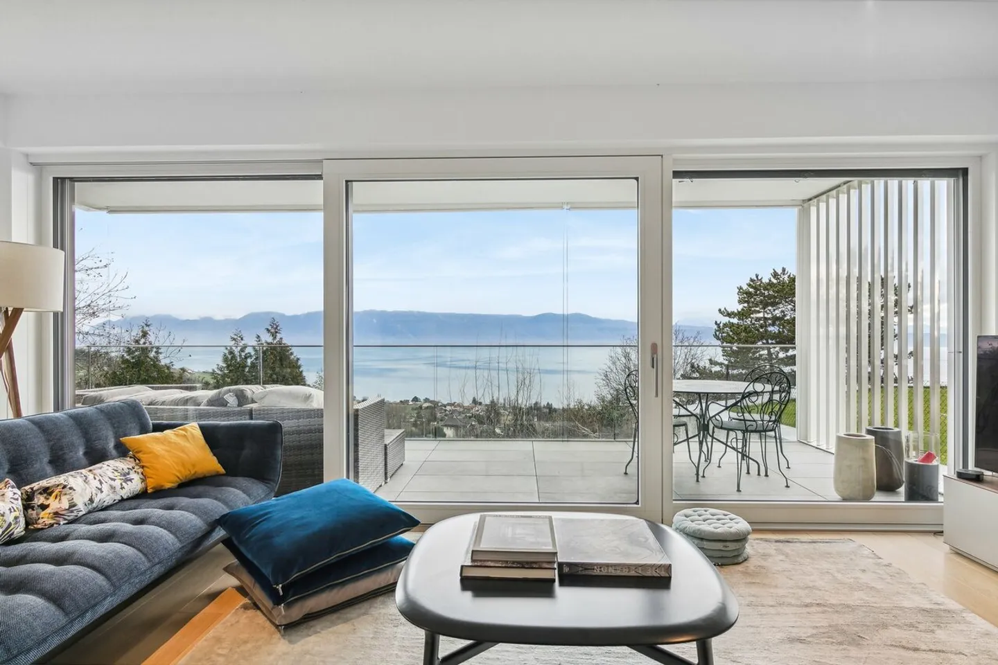 Modern high-end apartment in the heights of Lutry - Photo 1 of 15