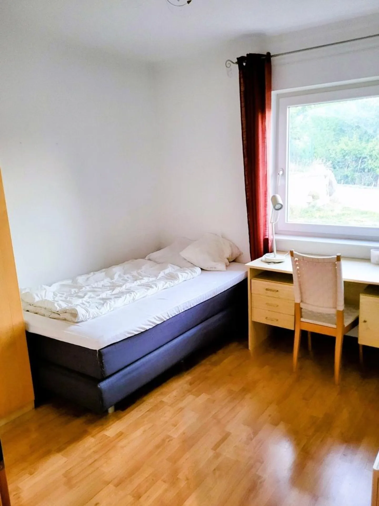 Chambre Meublée dans Villa - Photo 2 sur 8