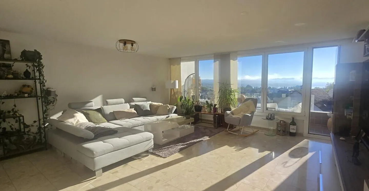 Appartement en maisonette avec vue sur le lac Greifen - Photo 1 sur 13