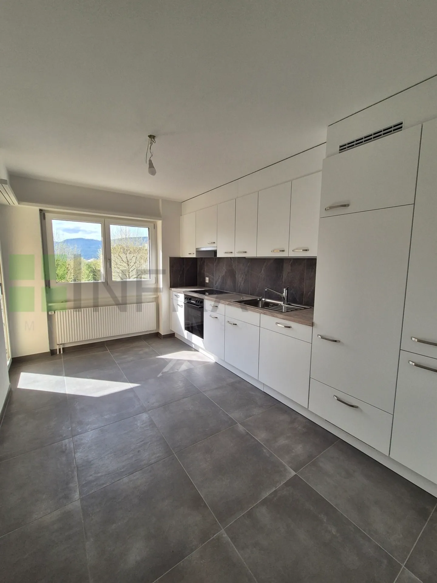 Renovated apartment on the 1st floor with elevator - Photo 1 of 10