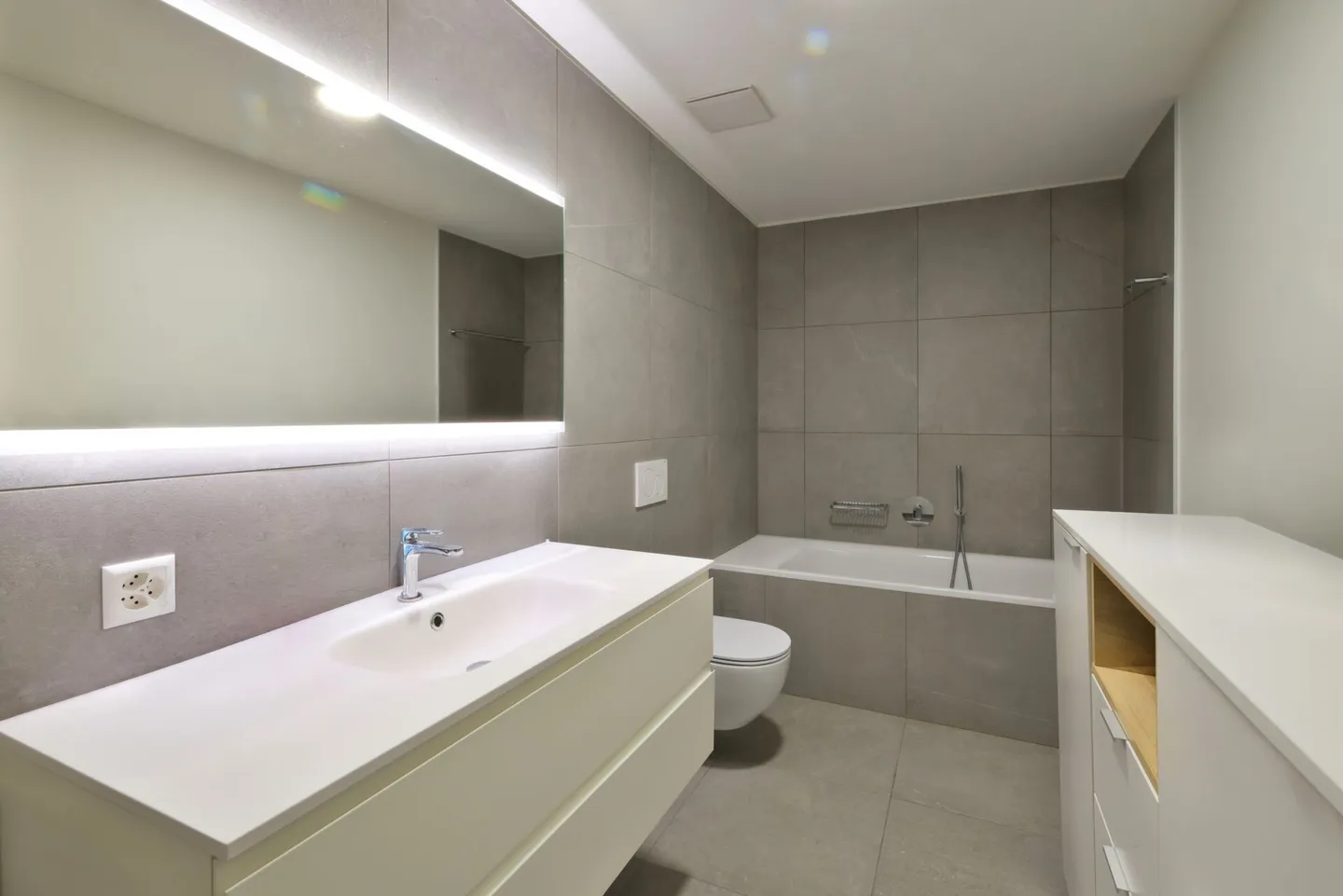 Stylish 3.5-Room Garden Apartment in a Central Location and Natural Surroundings - Photo 7 of 9