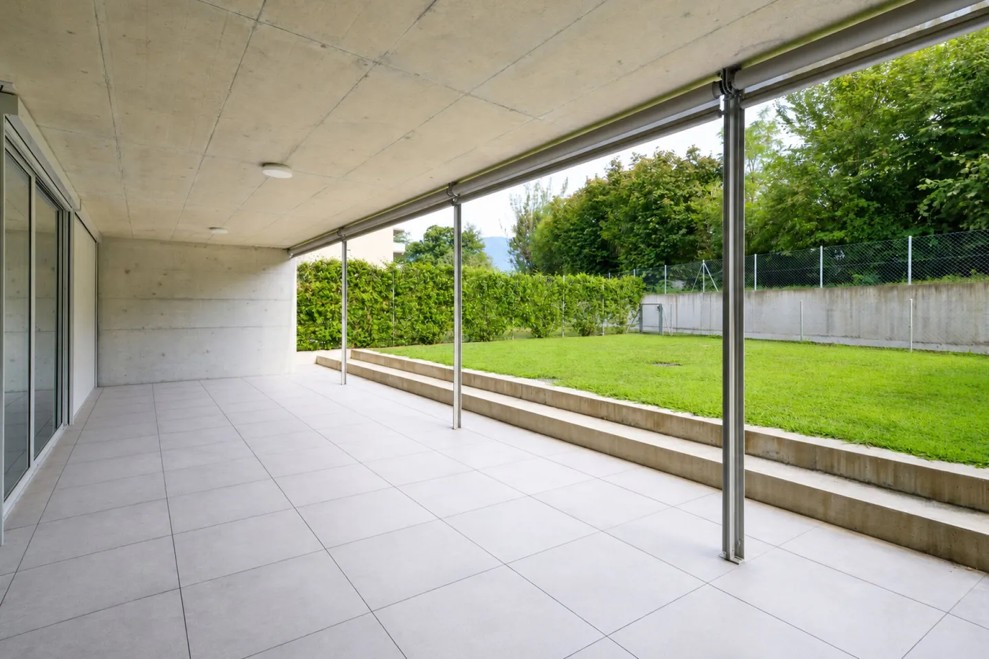 Stylish 3.5-Room Garden Apartment in a Central Location and Natural Surroundings - Photo 8 of 9