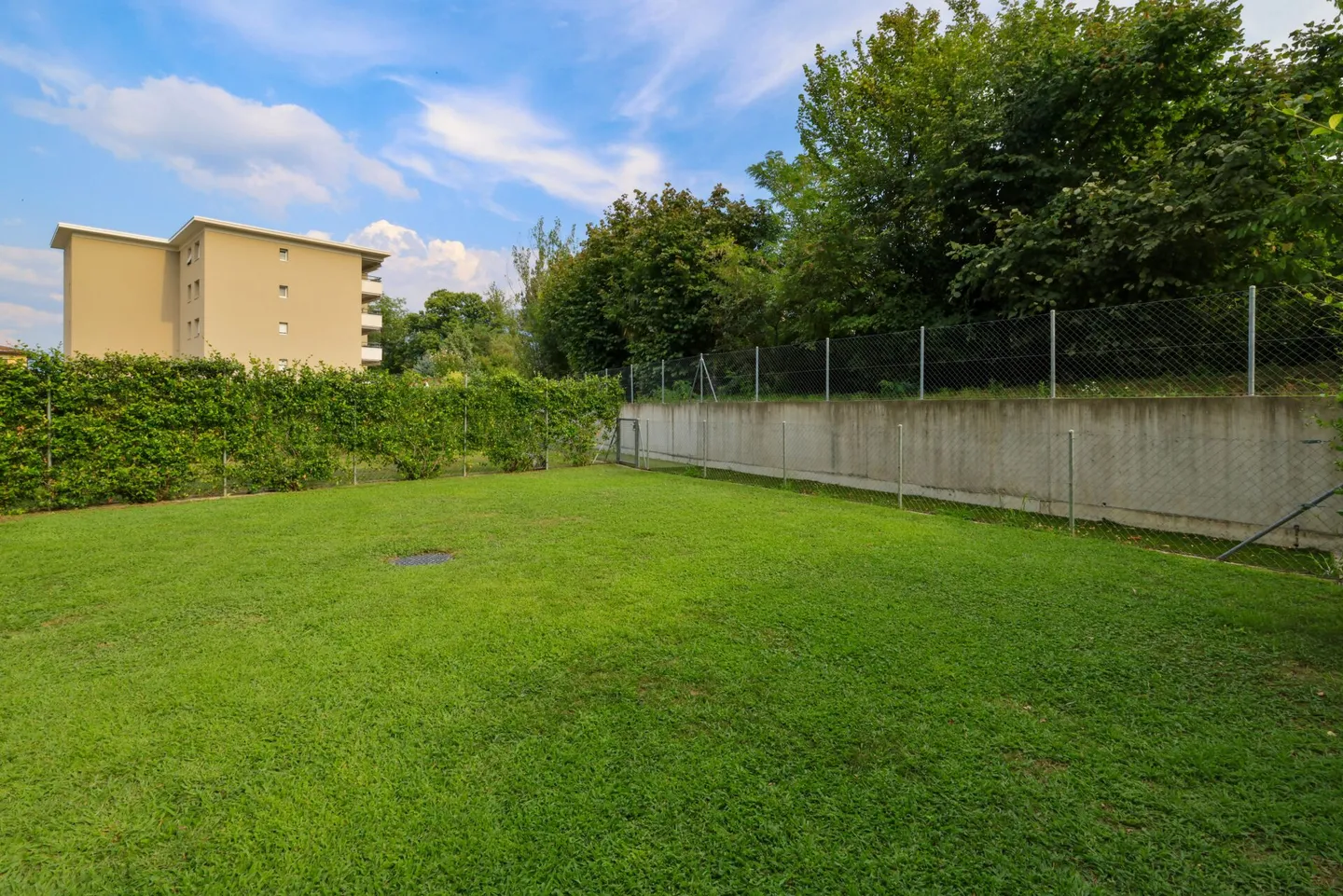 Stylish 3.5-Room Garden Apartment in a Central Location and Natural Surroundings - Photo 9 of 9