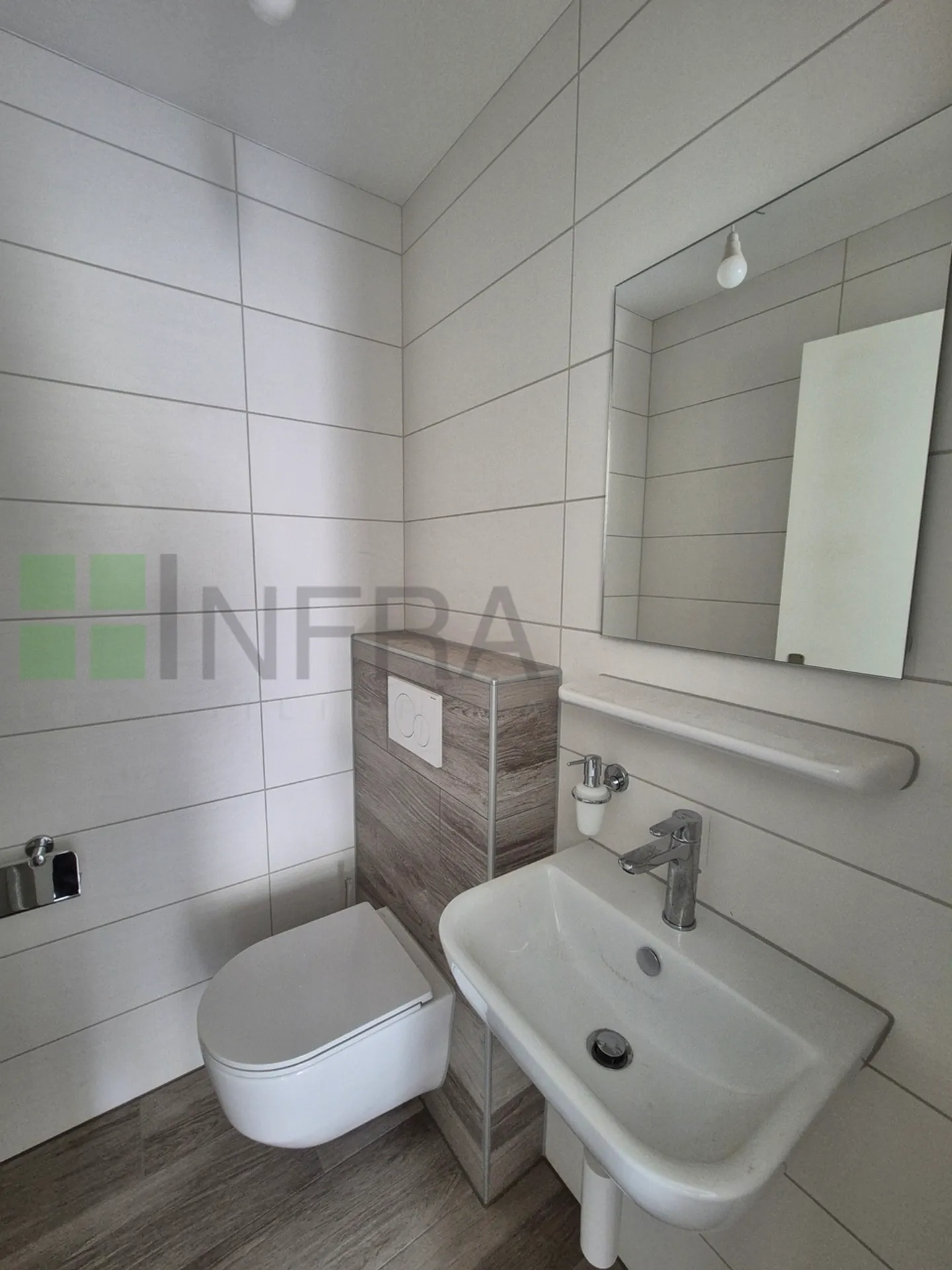 Renovated apartment on the 1st floor with elevator - Photo 3 of 10