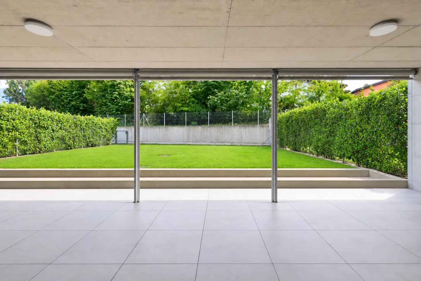 Stylish 3.5-Room Garden Apartment in a Central Location and Natural Surroundings - Photo 3 of 9