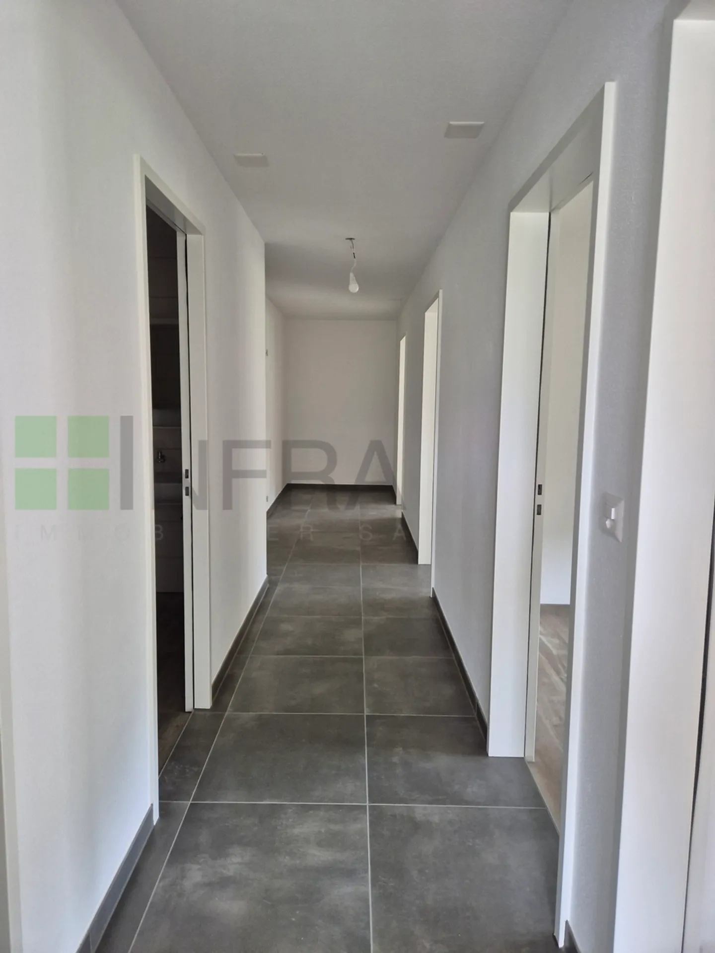 Renovated apartment on the 1st floor with elevator - Photo 5 of 10