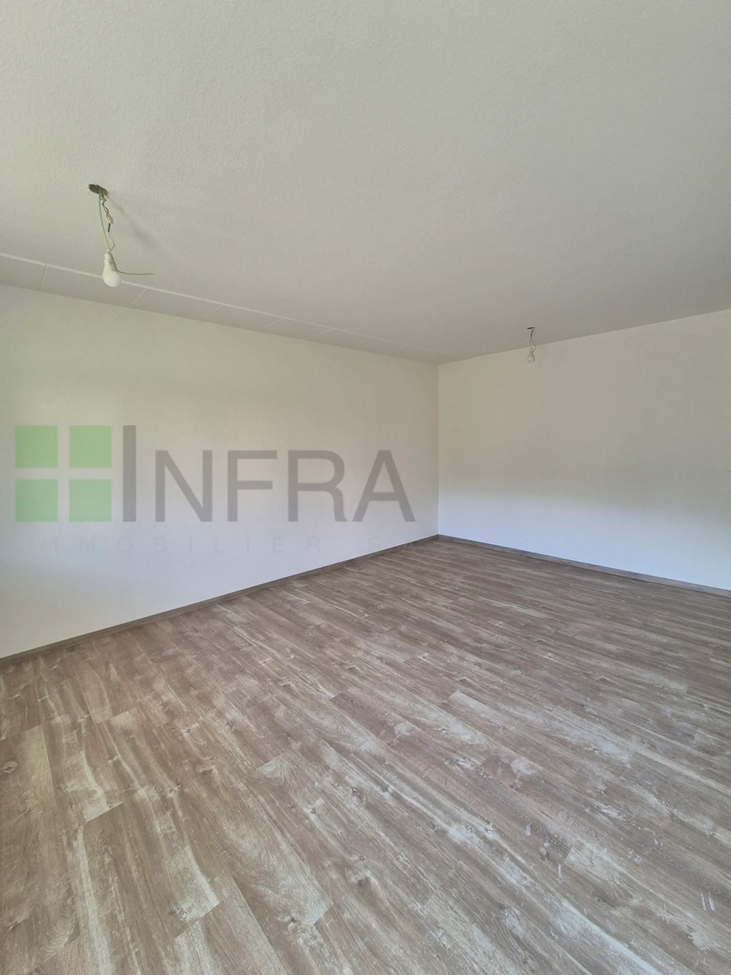 Renovated apartment on the 1st floor with elevator - Photo 7 of 10
