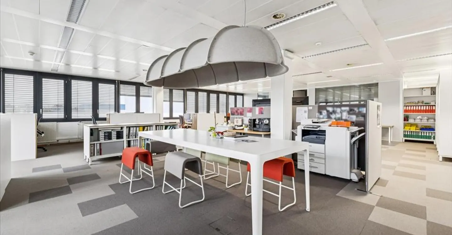 Edificio ad uso misto in affitto - Foto 2 di 7