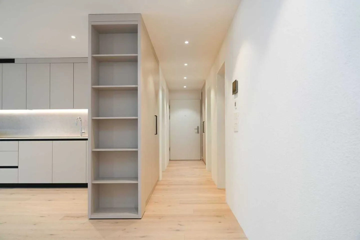 Modern 4.5-Room Apartment with Terrace - Photo 5 of 12