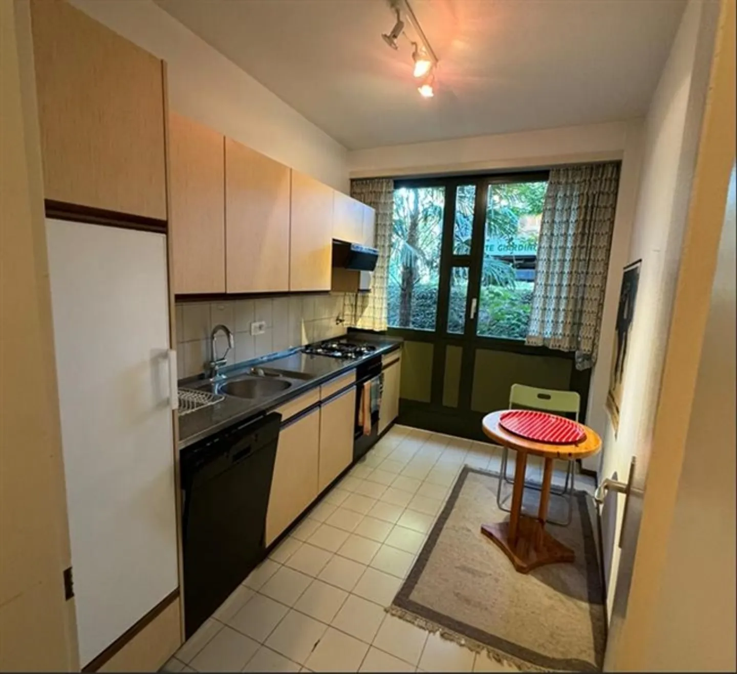 ampio appartamento di 2.5 locali con posteggio coperto a Lugano - quartiere Molino Nuovo - Foto 5 di 12