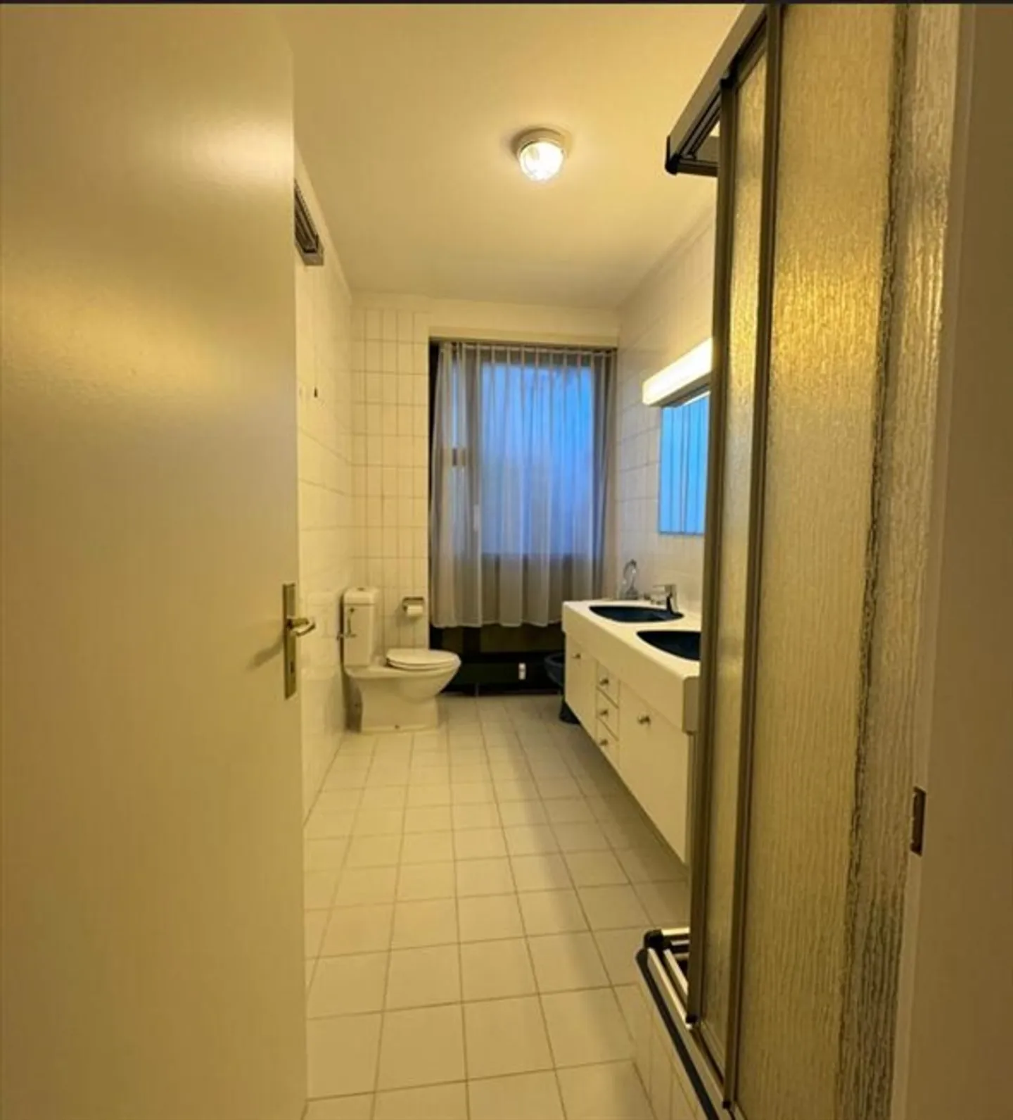ampio appartamento di 2.5 locali con posteggio coperto a Lugano - quartiere Molino Nuovo - Foto 8 di 12