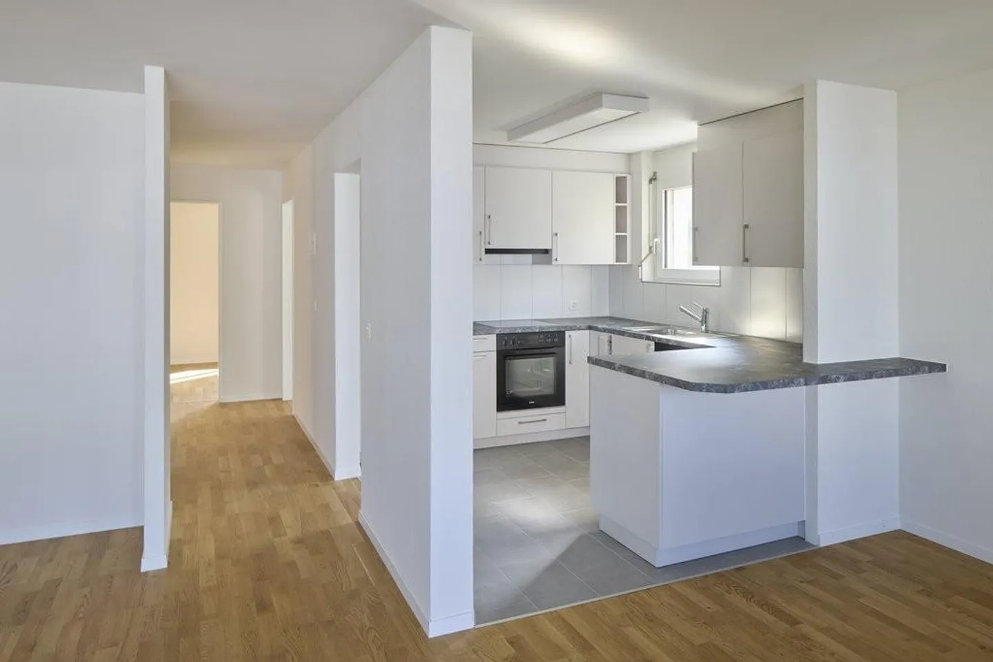 Change of wallpaper - newly renovated apartment awaits you - Photo 3 of 10