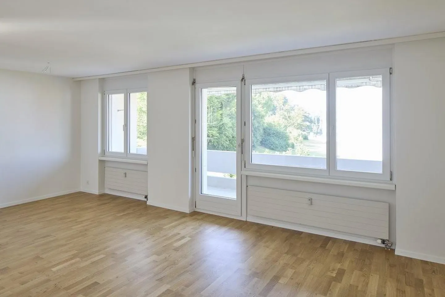 Change of wallpaper - newly renovated apartment awaits you - Photo 5 of 10