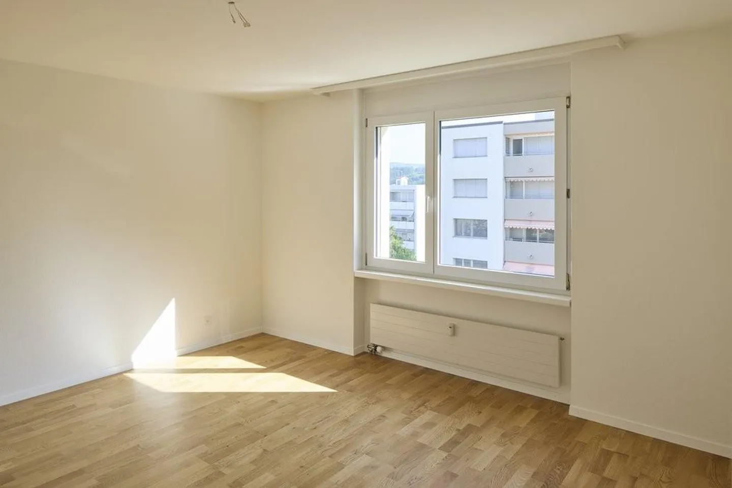 Change of wallpaper - newly renovated apartment awaits you - Photo 8 of 10