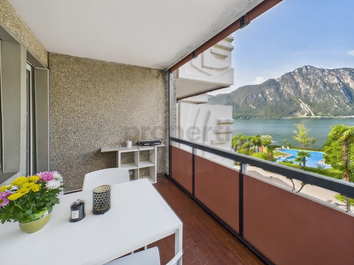 Appartamento 2,5 locali con vista lago e piscina condominiale - ideale come residenza principale, seconda casa o investimento per affitti a breve termine! - Foto 9 di 11