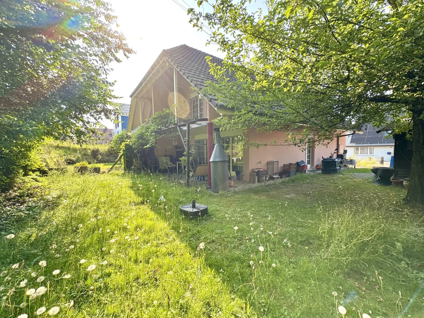 Occasione unica - Casa familiare bifamiliare ben tenuta in una tranquilla strada senza uscita con vista - Foto 1 di 14