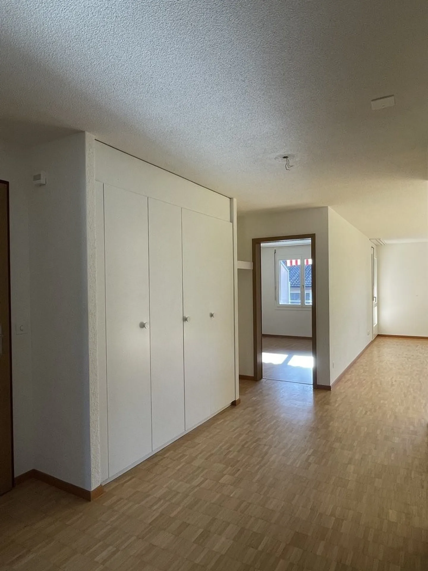 BÖSINGEN (FR) - 4.5 Zimmerwohnung im 1. Stock - Foto 2 von 10